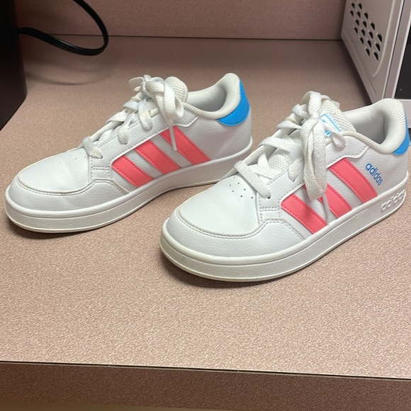 Girls Adidas Sneakers - Size 2 - Picture 5 of 9